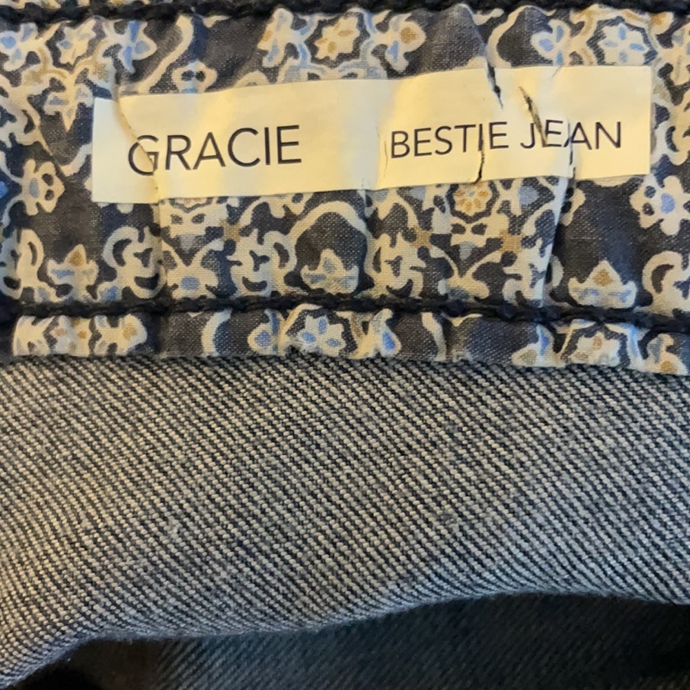 Code Bleu Embroidered Floral Jean - Picture 13 of 13